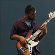 Ofrezco clases particulares de Bajo Eléctrico. Desde iniciación hasta nivel intermedio